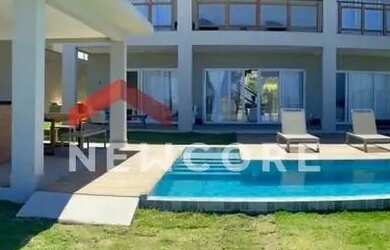 Imagem: A casa em condomínio possui 4 Dormitórios, 2 Banheiros, 5