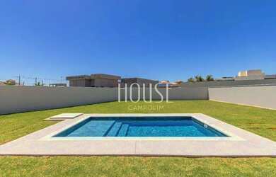 Imagem: A casa em condomínio possui 4 Dormitórios, 5 Banheiros, 2