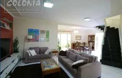 Imagem: A casa possui 3 Dormitórios, 3 Banheiros, 2 Vagas na garagem