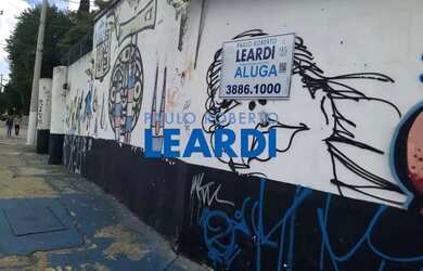 Imagem: O depósito possui 5 Vagas na garagem, 380m² de Área e está