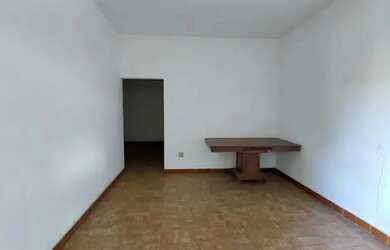 Imagem: A casa possui 3 Dormitórios, 2 Banheiros, 1 Vaga na garagem