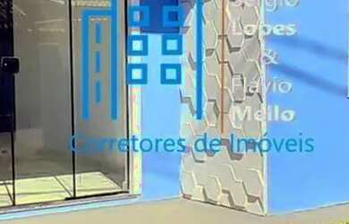 Imagem: A casa possui 3 Dormitórios, 2 Banheiros, 3 Vagas na garagem