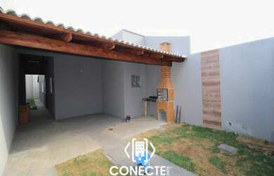 Imagem: A casa possui 2 Dormitórios, 3 Banheiros, 1 Vaga na garagem