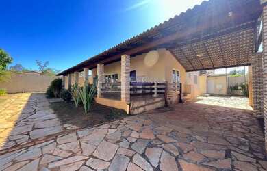 Imagem: A casa em condomínio possui 4 Dormitórios, 4 Banheiros, 2