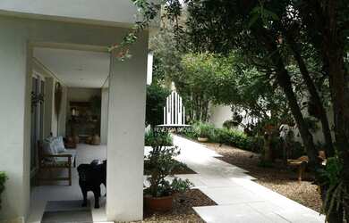 Imagem 2: Linda casa no Jardim Guedala com 3 suítes 4 vagas 8 banheiros