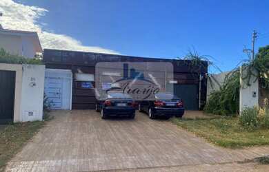 Imagem: O depósito possui 3 Vagas na garagem, 360m² de Área e está