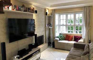 Imagem: A casa possui 3 Dormitórios, 3 Banheiros, 3 Vagas na garagem