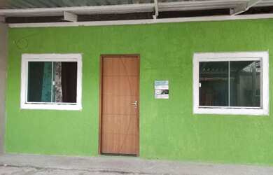 Imagem: A casa possui 3 Dormitórios, 2 Banheiros, 2 Vagas na garagem