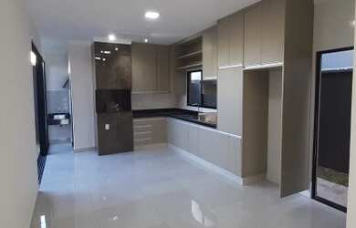 Imagem: A casa em condomínio possui 3 Dormitórios, 3 Banheiros, 4