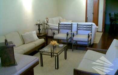 Imagem: O apartamento possui 3 Dormitórios, 1 Banheiro, 2 Vagas na