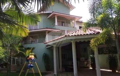 Imagem: A casa em condomínio possui 4 Dormitórios, 5 Banheiros, 3