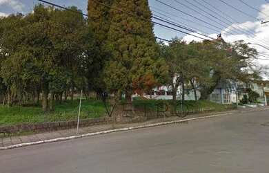 Imagem: O terreno possui 2.744m² de Área e está localizado em Canela