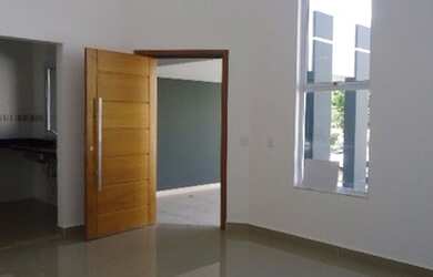 Imagem: A casa em condomínio possui 3 Dormitórios, 2 Banheiros, 2