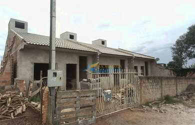 Imagem: A casa possui 2 Dormitórios, 1 Banheiro, 2 Vagas na garagem