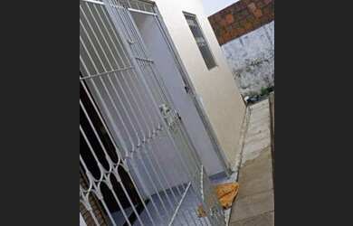 Imagem: A casa possui 2 Dormitórios, 2 Banheiros, 1 Vaga na garagem