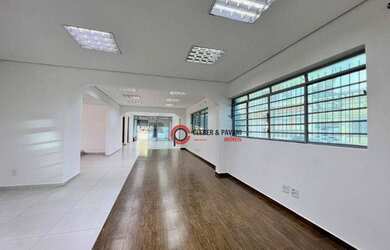 Imagem: O depósito possui 4 Vagas na garagem, 477m² de Área e está