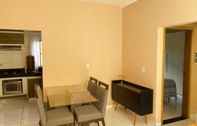 Imagem: O apartamento possui 2 Dormitórios, 1 Banheiro, 1 Vaga na garagem