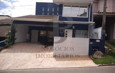 Imagem: A casa em condomínio possui 3 Dormitórios, 3 Banheiros, 4