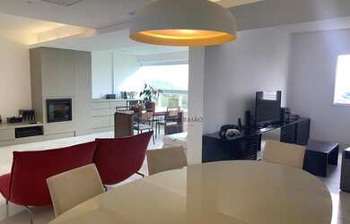 Imagem: O apartamento possui 4 Dormitórios, 3 Banheiros, 3 Vagas na