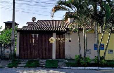 Imagem: A casa possui 2 Dormitórios, 2 Banheiros, 3 Vagas na garagem