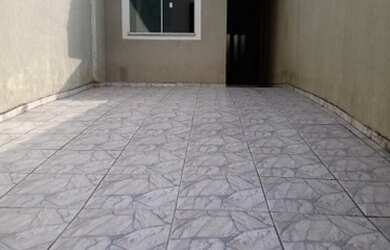 Imagem: A casa possui 3 Dormitórios, 1 Banheiro, 1 Vaga na garagem