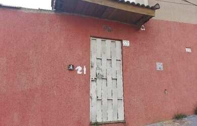 Imagem: A casa possui 4 Dormitórios, 4 Banheiros e 243m² de Área