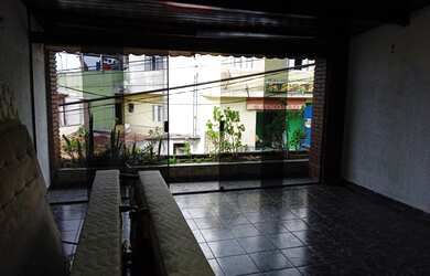 Imagem: A casa possui 3 Dormitórios, 3 Banheiros, 2 Vagas na garagem