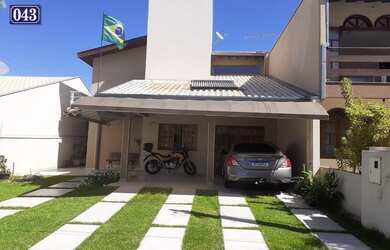 Imagem: A casa em condomínio possui 4 Dormitórios, 4 Banheiros, 4