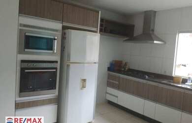 Imagem: A casa possui 4 Dormitórios, 4 Banheiros, 4 Vagas na garagem