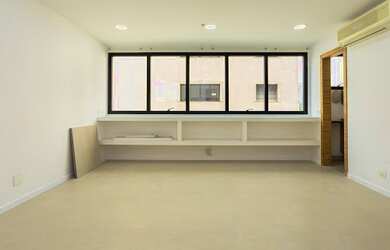 Imagem: O depósito possui 1 Vaga na garagem e 31m² de Área e está