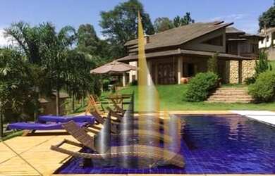 Imagem: A casa possui 3 Dormitórios, 5 Banheiros, 4 Vagas na garagem