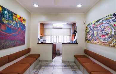 Imagem: O depósito possui 5 Vagas na garagem, 347m² de Área e está