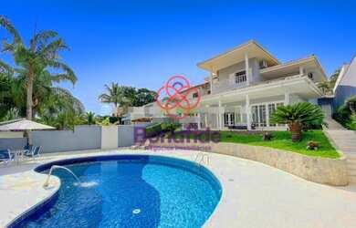 Imagem: A casa em condomínio possui 4 Dormitórios, 5 Banheiros, 5