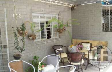 Imagem: A casa possui 5 Dormitórios, 4 Banheiros, 2 Vagas na garagem