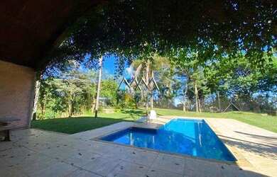 Imagem: A casa possui 4 Dormitórios, 4 Banheiros, 3 Vagas na garagem