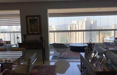 Imagem: O apartamento possui 4 Dormitórios, 3 Banheiros, 4 Vagas na