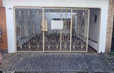 Imagem: A casa possui 4 Dormitórios, 4 Banheiros, 2 Vagas na garagem