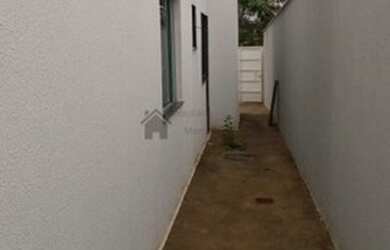 Imagem 5: LINDA CASA GEMINADA EM MEIO LOTE NA MELHOR LOCALIZACAO DO BAIRRO CENTRAL