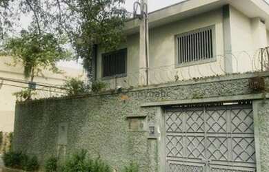 Imagem: O depósito possui 2 Vagas na garagem, 220m² de Área e está