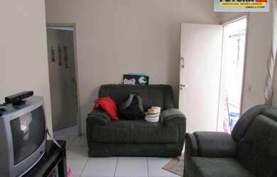 Imagem: A casa possui 2 Dormitórios, 1 Banheiro, 1 Vaga na garagem