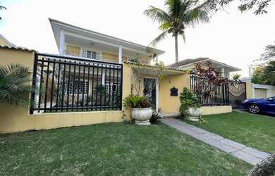 Imagem: A casa em condomínio possui 5 Dormitórios, 5 Banheiros, 4