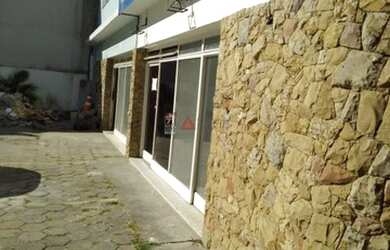 Imagem: O depósito possui 3 Vagas na garagem, 230m² de Área e está