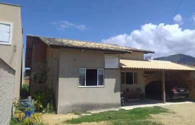 Imagem: A casa possui 3 Dormitórios, 2 Banheiros, 5 Vagas na garagem