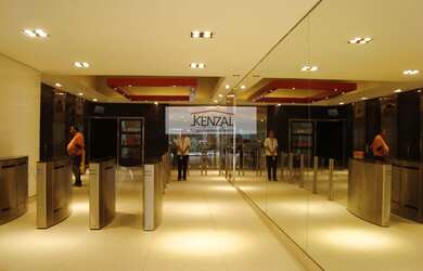 Imagem: O depósito possui 3 Vagas na garagem, 200m² de Área e está