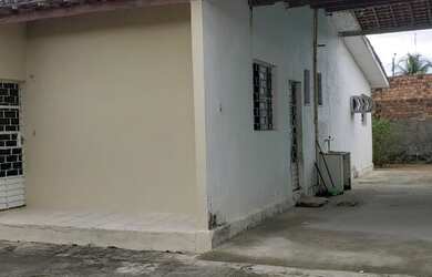 Imagem: A casa possui 3 Dormitórios, 1 Banheiro, 5 Vagas na garagem