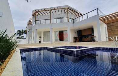 Imagem: A casa possui 5 Dormitórios, 2 Banheiros, 4 Vagas na garagem