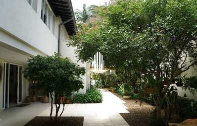 Imagem 1: Linda casa no Jardim Guedala com 3 suítes 4 vagas 8 banheiros