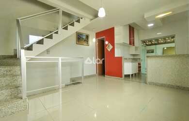 Imagem: A casa possui 2 Dormitórios, 2 Banheiros, 1 Vaga na garagem