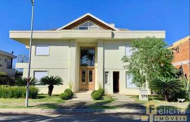 Imagem: A casa em condomínio possui 5 Dormitórios, 2 Banheiros, 5