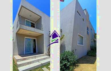 Imagem: A casa possui 4 Dormitórios, 2 Banheiros, 2 Vagas na garagem